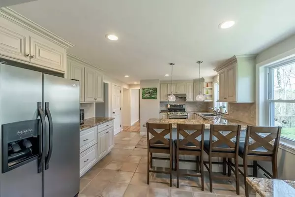 7 Winchester Dr, Andover, MA 01810