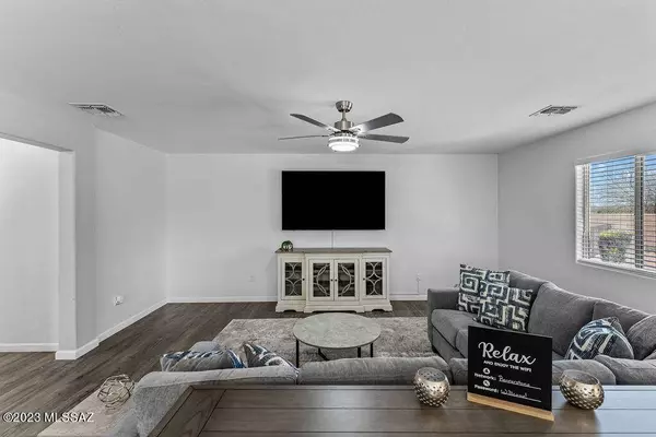 11476 W Bannerstone Street, Marana, AZ 85658