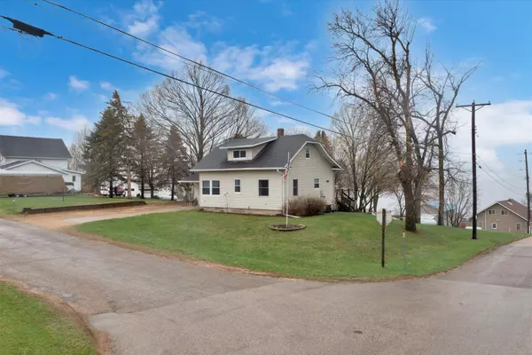 915 2nd ST, Pepin Twp, WI 54759