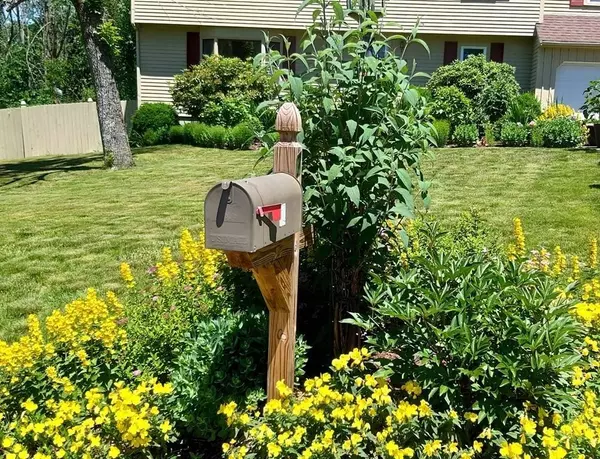 7 Winchester Dr, Andover, MA 01810