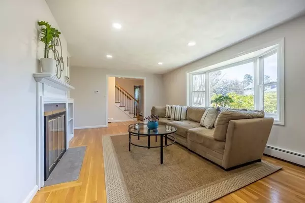 7 Winchester Dr, Andover, MA 01810