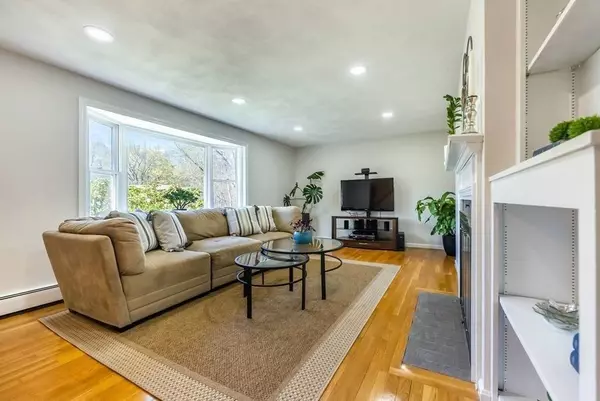 7 Winchester Dr, Andover, MA 01810