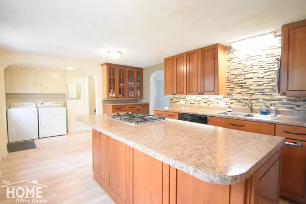 4171 Risedorph St, Burton, MI 48509