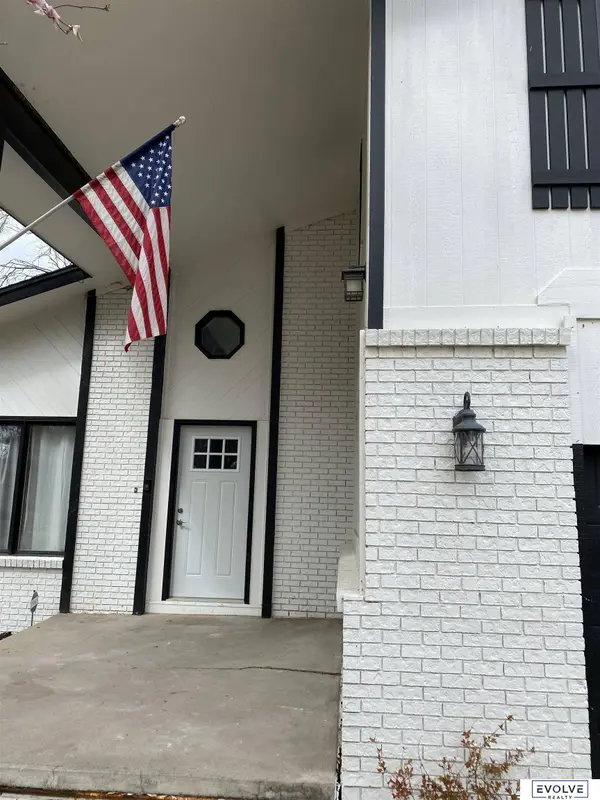 1306 Scott Road, Papillion, NE 68046