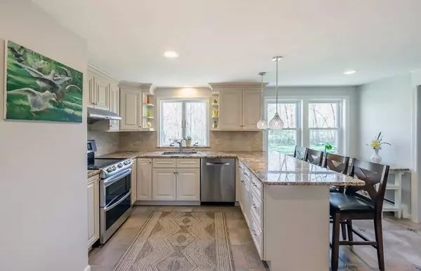 7 Winchester Dr, Andover, MA 01810