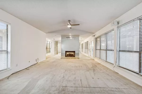 2018 Winter Sunday Way, Arlington, TX 76012