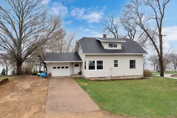 915 2nd ST, Pepin Twp, WI 54759