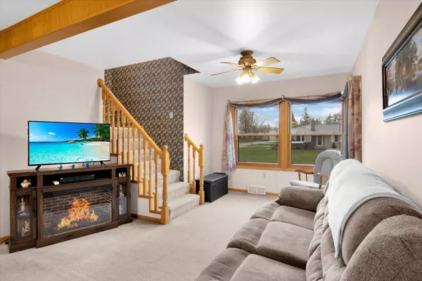 915 2nd ST, Pepin Twp, WI 54759