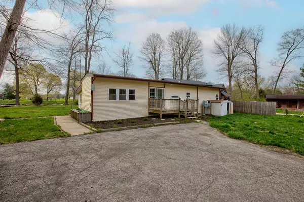 220 Duck Creek LN, Noblesville, IN 46060