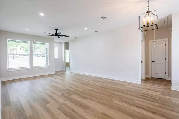 920 W Day Street, Denison, TX 75020