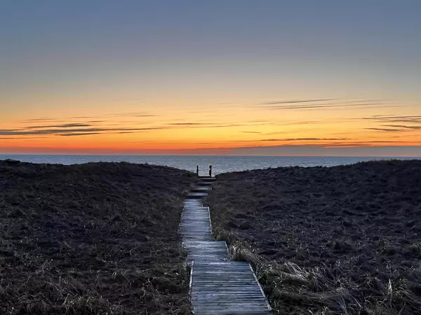 4117 N Lakeshore Drive, Holland, MI 49424