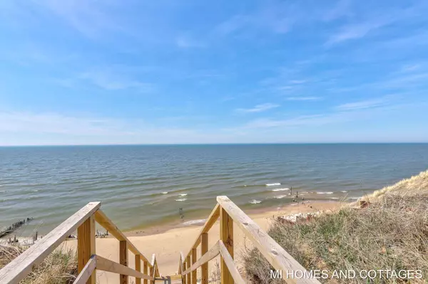 4117 N Lakeshore Drive, Holland, MI 49424