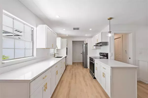 2710 21ST AVE W, Bradenton, FL 34205