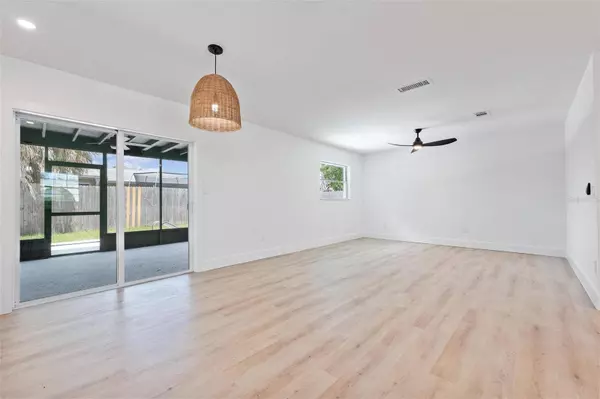 2710 21ST AVE W, Bradenton, FL 34205