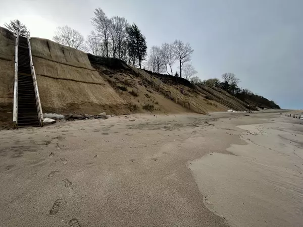 4117 N Lakeshore Drive, Holland, MI 49424