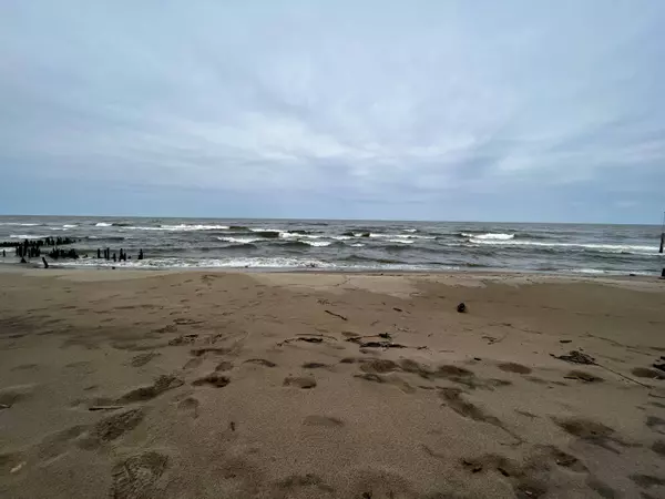 4117 N Lakeshore Drive, Holland, MI 49424