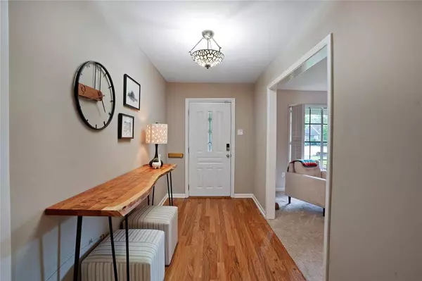 5238 Kingfisher DR, Houston, TX 77035