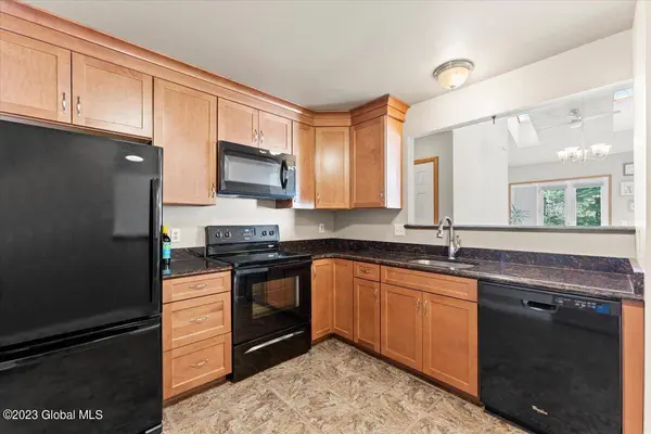 5213 S Forest Point Drive, Clifton Park, NY 12065