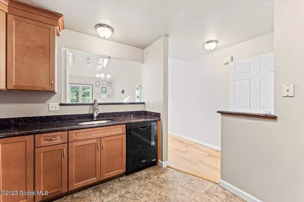 5213 S Forest Point Drive, Clifton Park, NY 12065