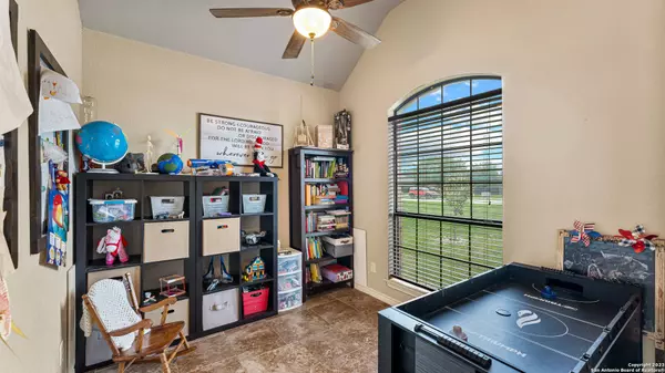 15910 WHITE CAP DR, Lytle, TX 78052-4564