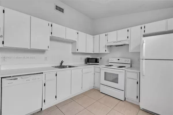 10845 NW 3rd Ct #18A2U, Pembroke Pines, FL 33026