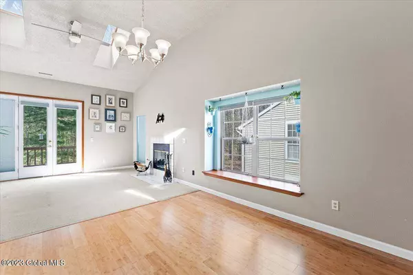 5213 S Forest Point Drive, Clifton Park, NY 12065