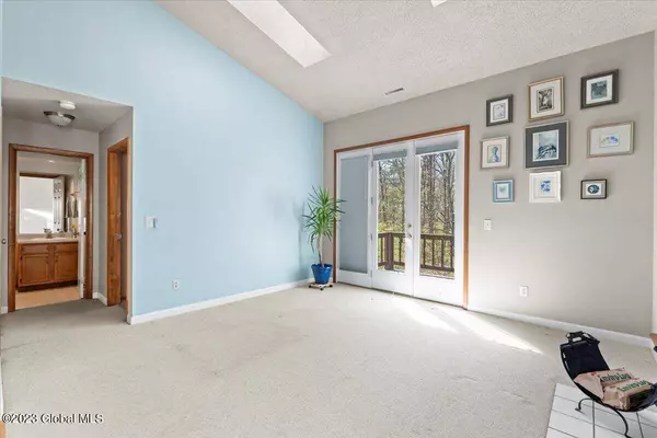 5213 S Forest Point Drive, Clifton Park, NY 12065