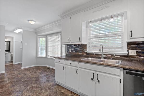 129 Oakcrest Road, Huntsville, AL 35811