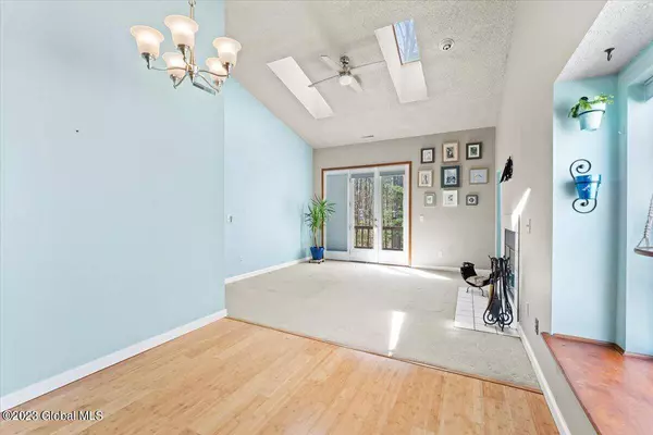 5213 S Forest Point Drive, Clifton Park, NY 12065