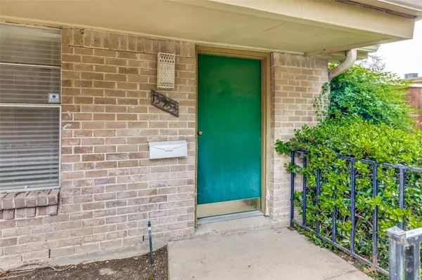 13933 Brookgreen Drive, Dallas, TX 75240