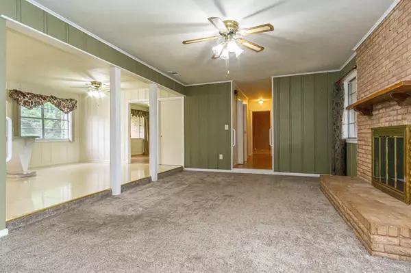 13017 Fm 16 W, Lindale, TX 75771