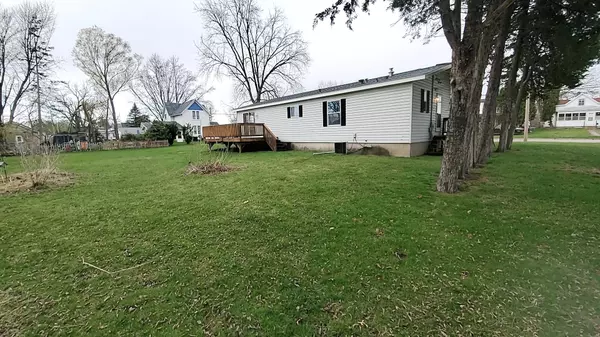 818 E State St, Mauston, WI 53948