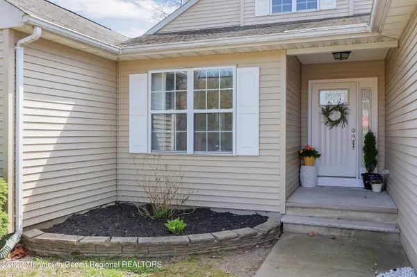 61 Princeton Avenue, Brick, NJ 08724