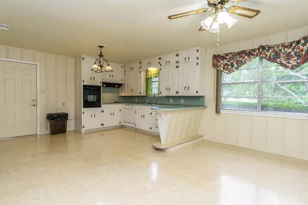 13017 Fm 16 W, Lindale, TX 75771