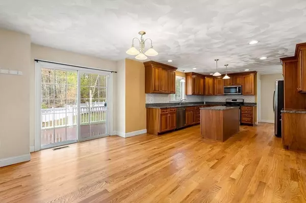 6 Jonathan Cir, Tyngsborough, MA 01879