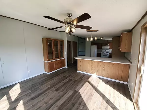 818 E State St, Mauston, WI 53948