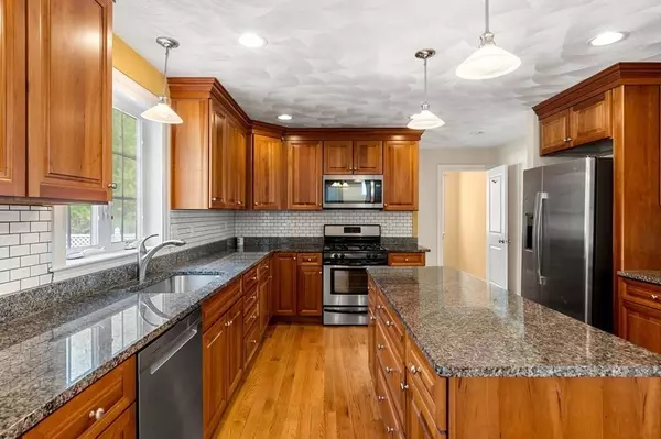 6 Jonathan Cir, Tyngsborough, MA 01879