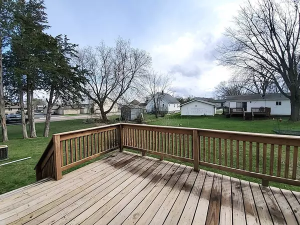 818 E State St, Mauston, WI 53948