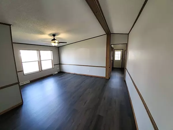 818 E State St, Mauston, WI 53948