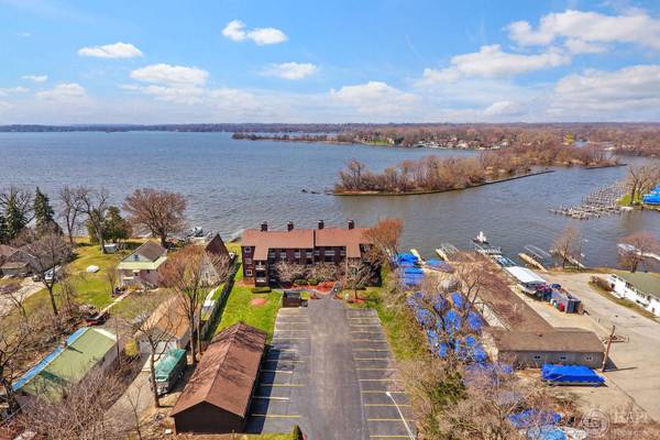 52 N Pistakee Lake RD #6, Fox Lake, IL 60020