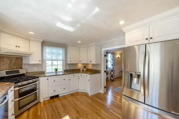 4 Bittersweet Ln, Andover, MA 01810