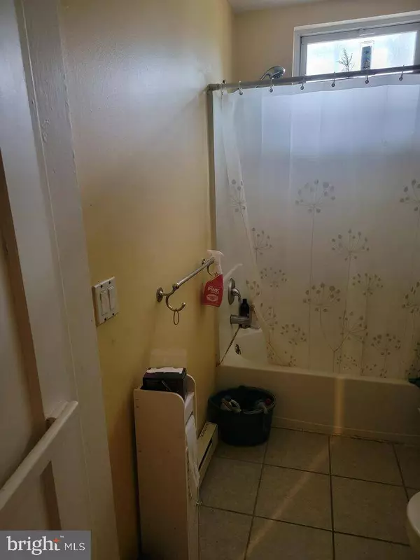 48 E FAIRVIEW AVE, Sellersville, PA 18960