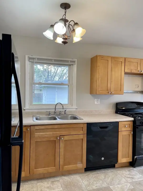 18910 GREENBAY Avenue, Lansing, IL 60438