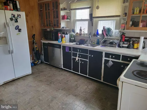 48 E FAIRVIEW AVE, Sellersville, PA 18960