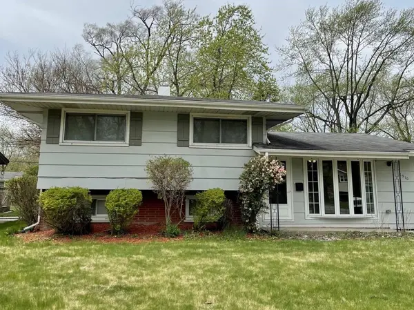 18910 GREENBAY Avenue, Lansing, IL 60438