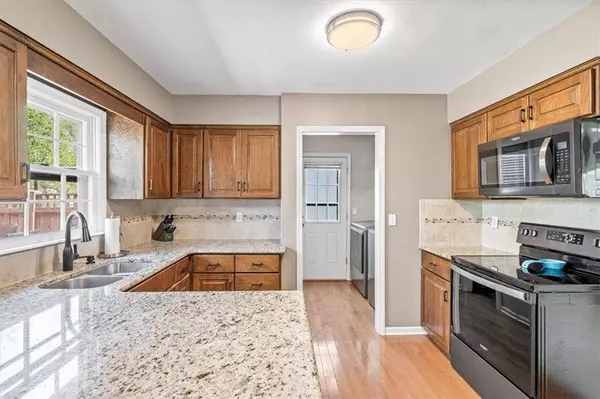 12824 W 77th ST, Lenexa, KS 66216