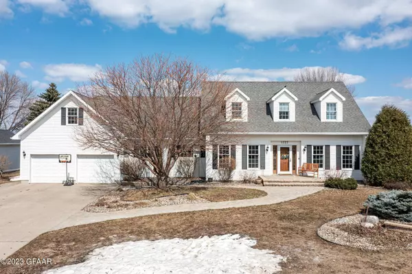 1727 8TH Street SE, East Grand Forks, ND 56721