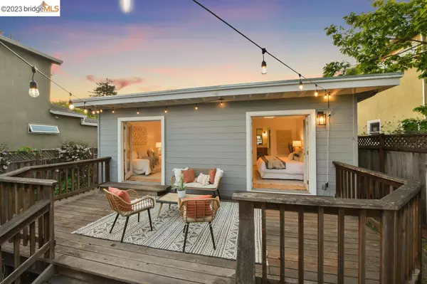 1320 Derby St, Berkeley, CA 94702