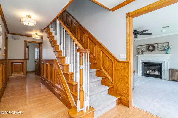 1727 8TH Street SE, East Grand Forks, ND 56721