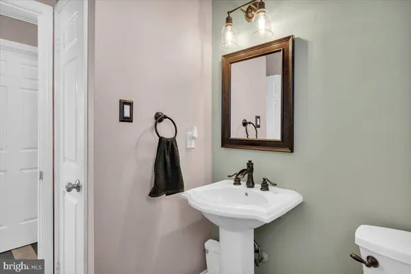 26 WOODSHIRE DR, Sicklerville, NJ 08081